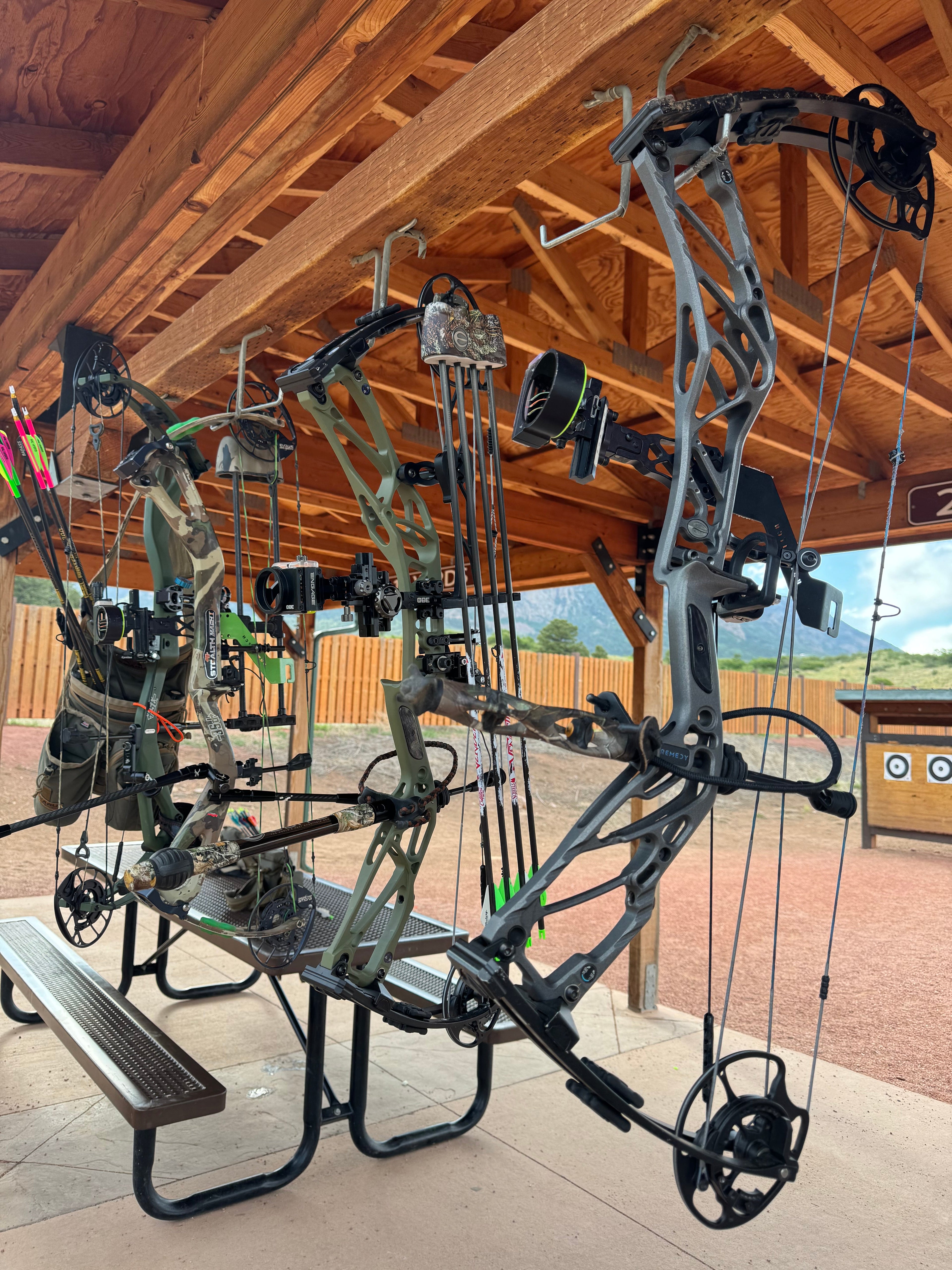 The Bow Hitch - Matte Black