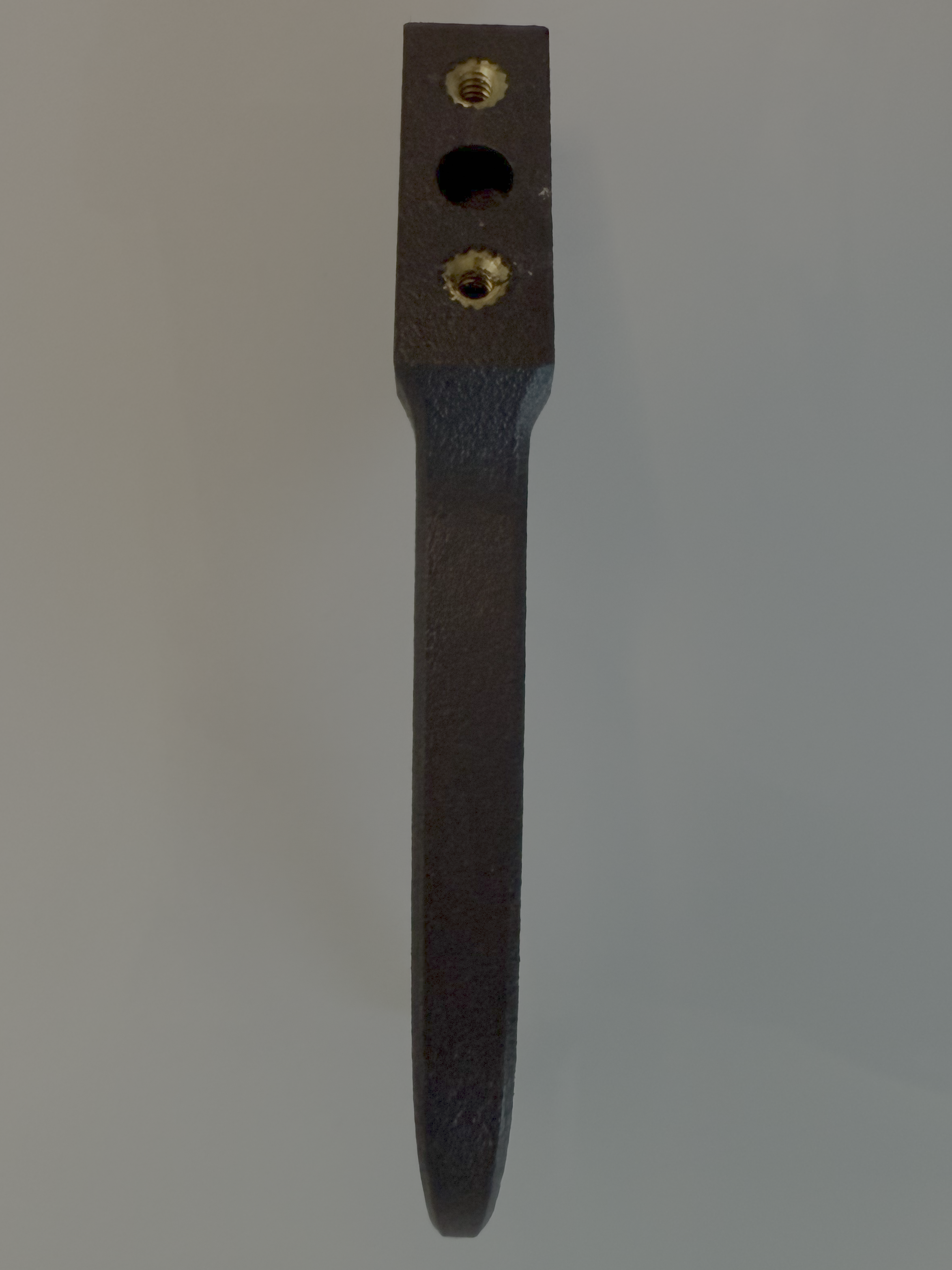 Bottom view of Stabil-Eyes Rangefinder Binoculars Adapter on white background, Illustrating connection fittings.