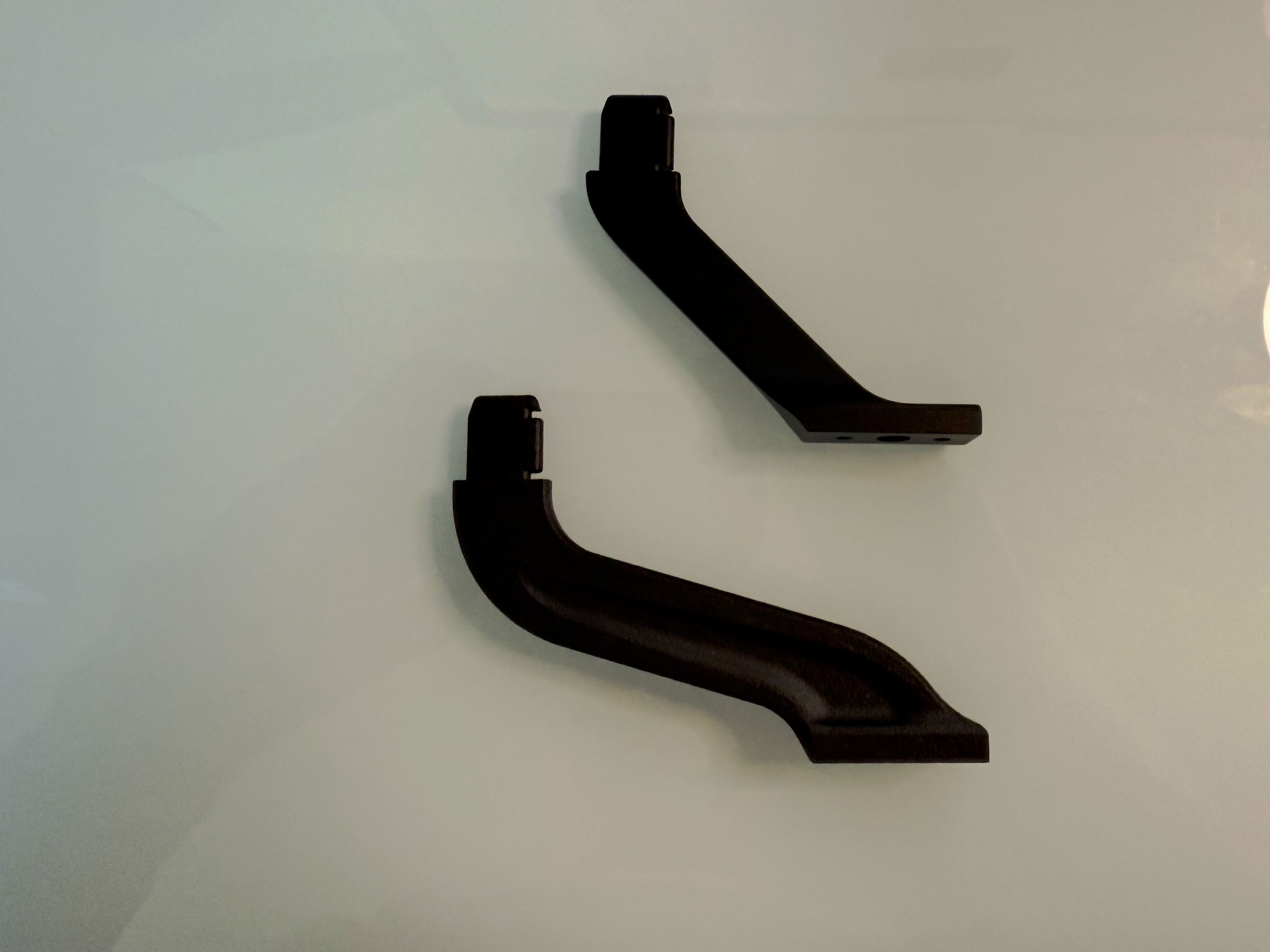 Stabil-Eyes Standard Perch vs Rangefinder Binoculars Adapter Perch on white background, illustrating differences between the 2 mounts.