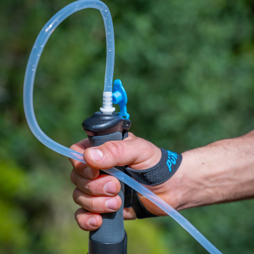 PurTrek ingeniously incorporates both filter and pump, right in the grip of the trekking pole